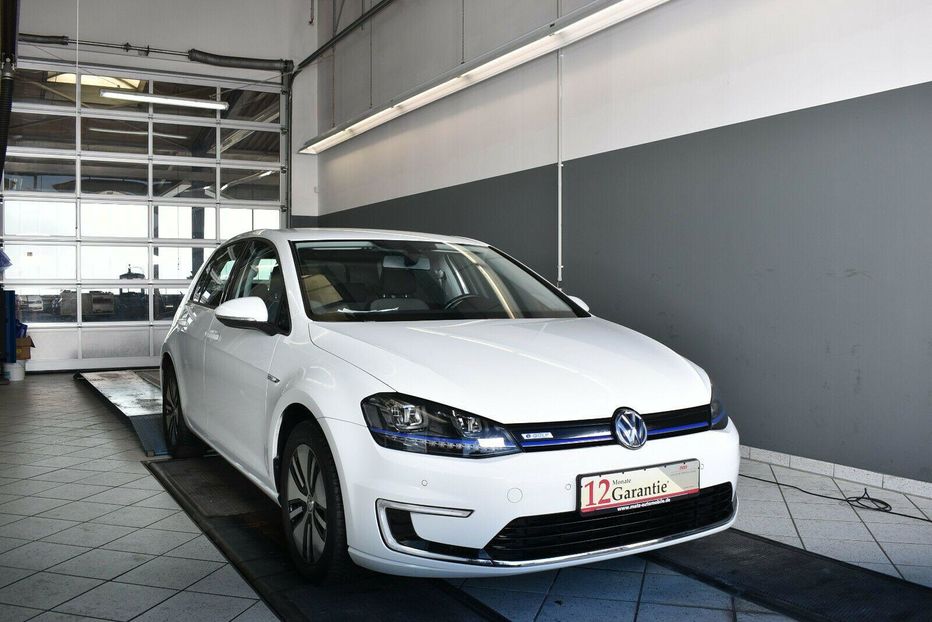 Продам Volkswagen Golf VII e-Golf 2016 года в Киеве