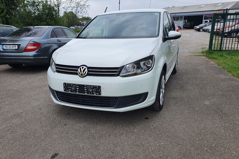 Продам Volkswagen Touran 2014 года в Киеве