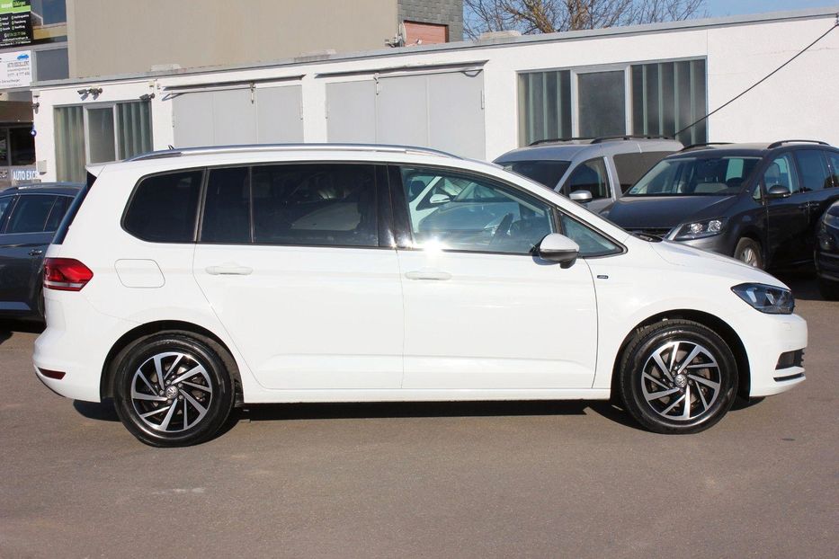 Продам Volkswagen Touran 2018 года в Киеве