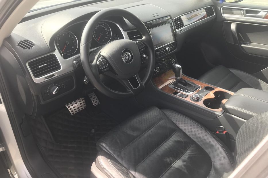 Продам Volkswagen Touareg 2010 года в Киеве