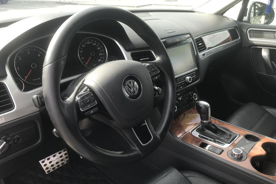 Продам Volkswagen Touareg 2010 года в Киеве