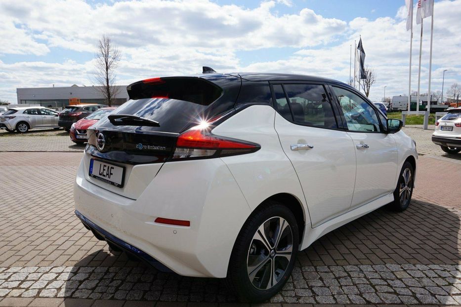 Продам Nissan Leaf 62kWt 2022 года в Киеве