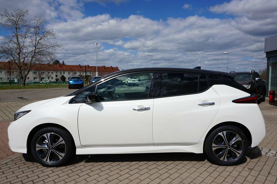 Продам Nissan Leaf 62kWt 2022 года в Киеве