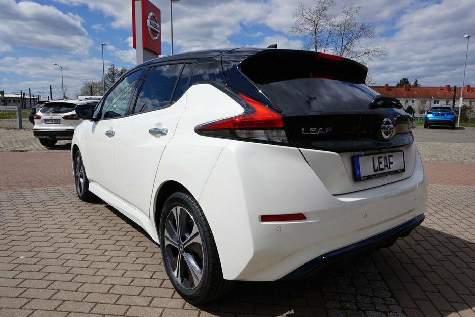 Продам Nissan Leaf 62kWt 2022 года в Киеве