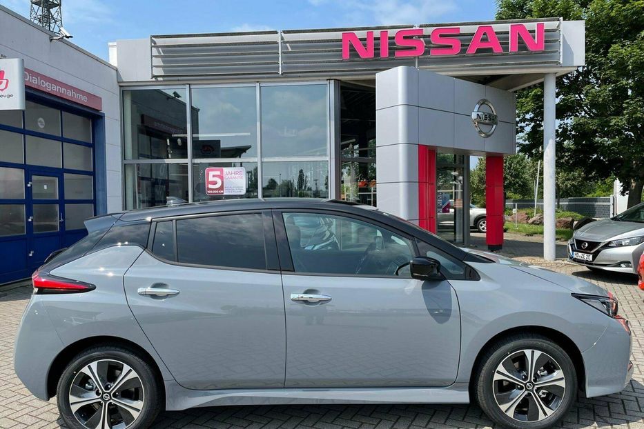 Продам Nissan Leaf 62kWt 2022 года в Киеве