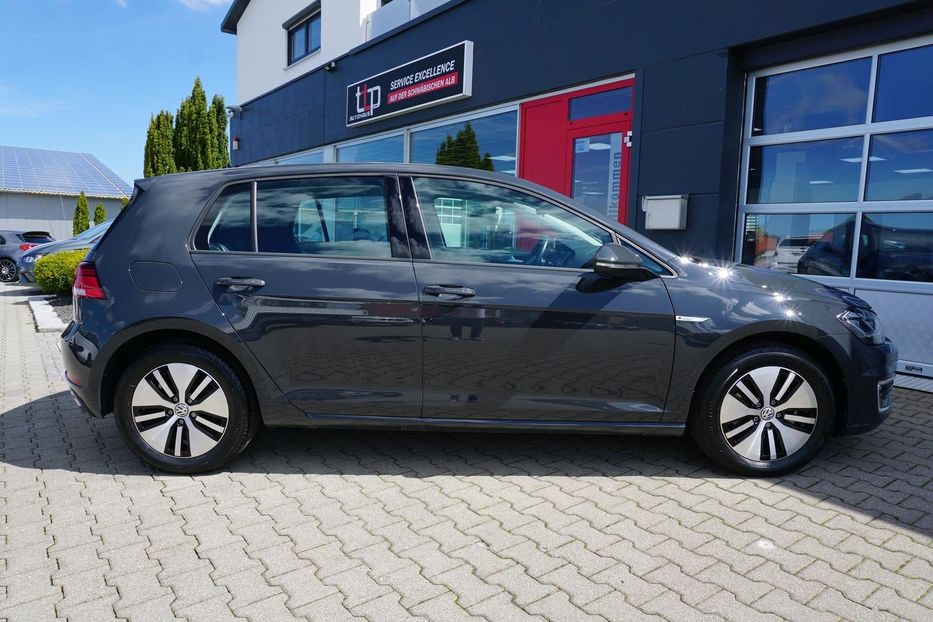 Продам Volkswagen e-Golf 24kW 2019 года в Киеве