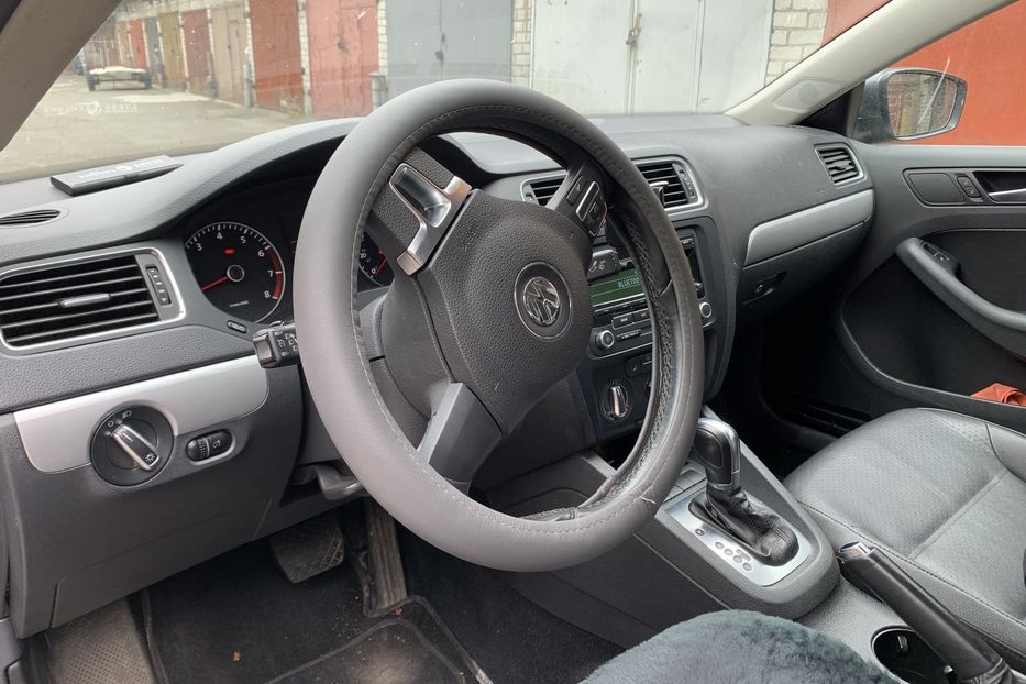 Продам Volkswagen Jetta 2013 года в Киеве