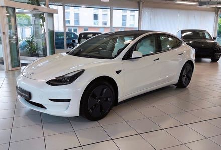 Продам Tesla Model 3 60kW 2021 года в Киеве