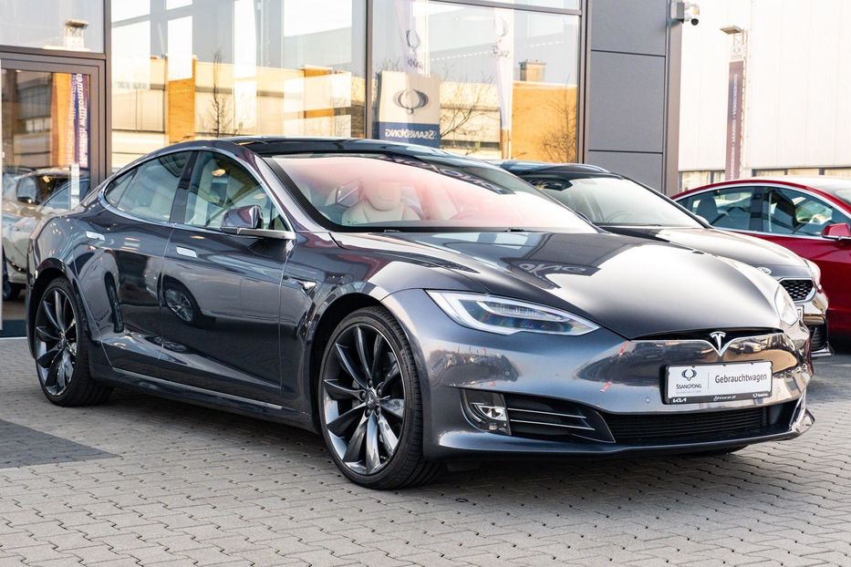 Продам Tesla Model S 100D 100kW 2019 года в Киеве