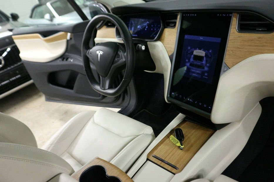 Продам Tesla Model X DUAL MOTOR 75kW 2019 года в Киеве