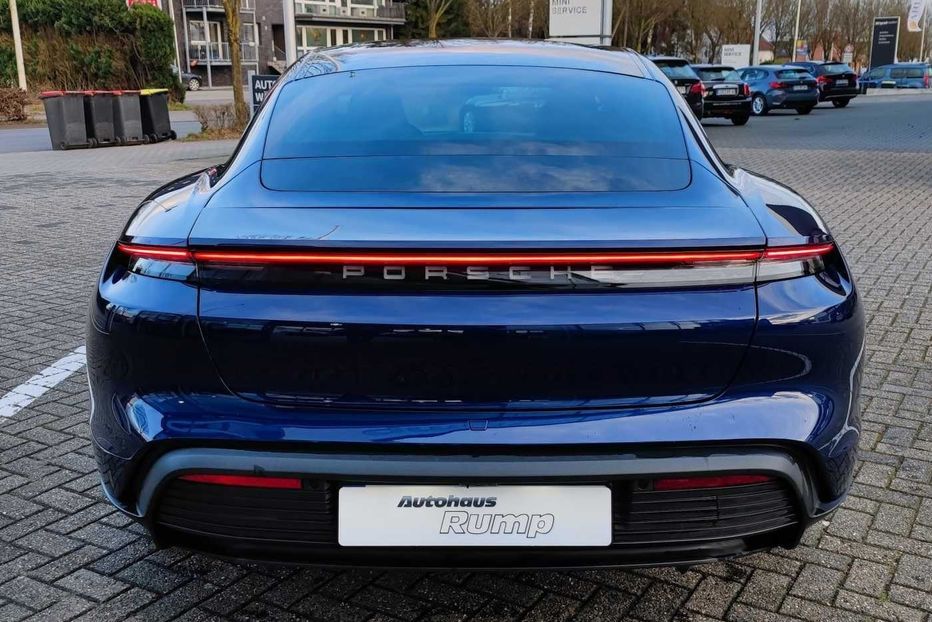 Продам Porsche Taycan 4S 79.2kW 2021 года в Киеве