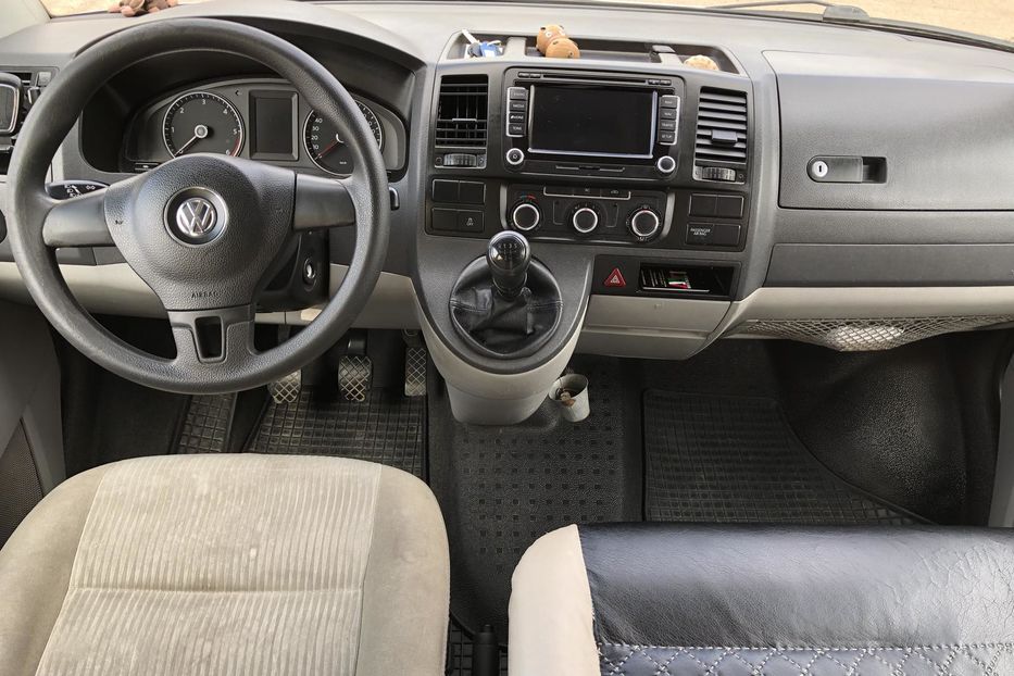 Продам Volkswagen T5 (Transporter) пасс. 2010 года в Львове