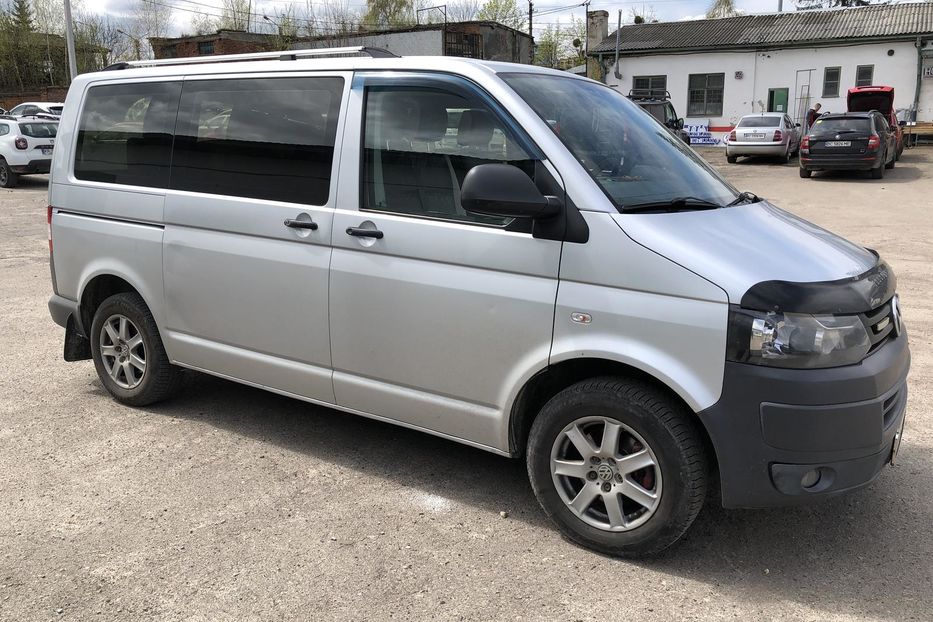 Продам Volkswagen T5 (Transporter) пасс. 2010 года в Львове