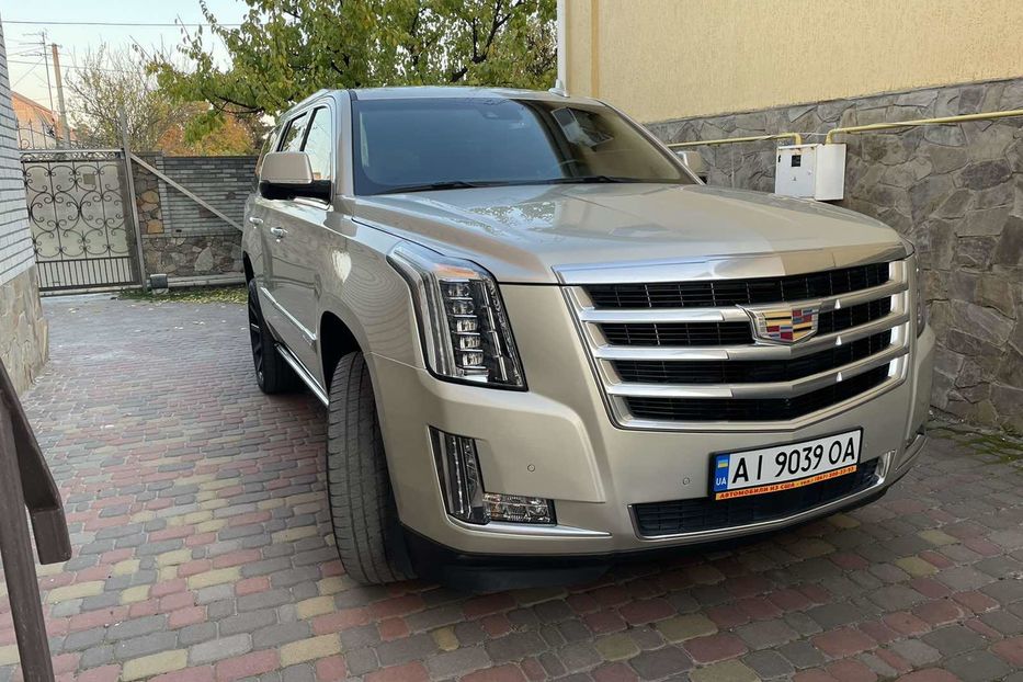 Продам Cadillac Escalade Premium AWD 2016 года в Киеве