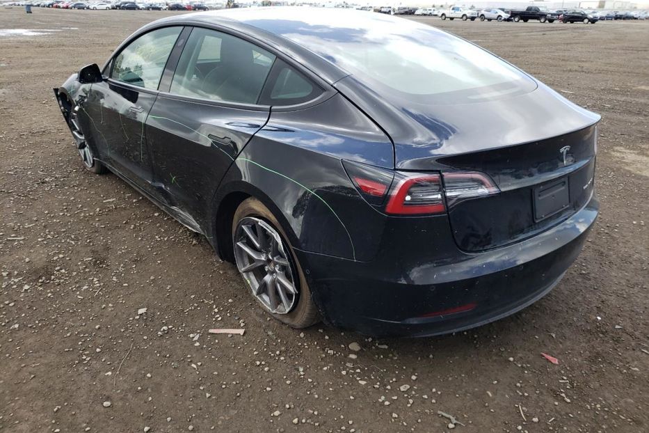 Продам Tesla Model 3 Dual Motor 2021 года в Киеве