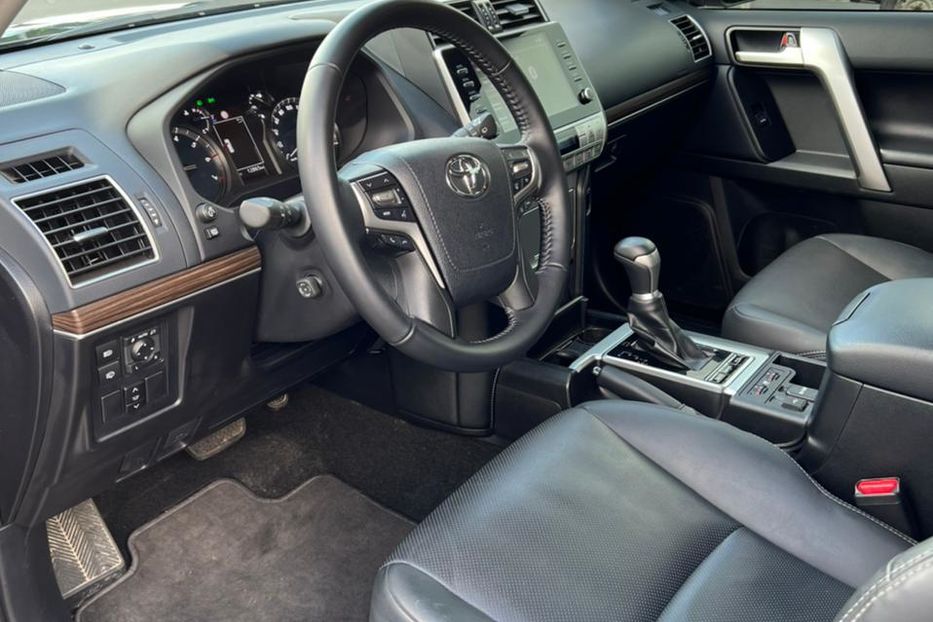 Продам Toyota Land Cruiser Prado Престиж плюс 2020 года в Киеве