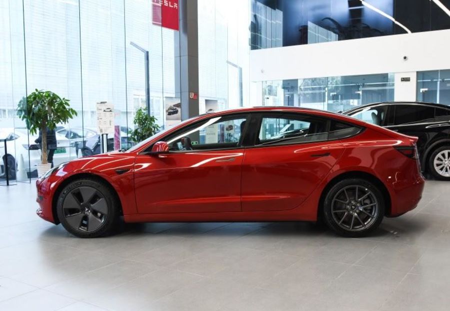 Продам Tesla Model 3 60kW 2022 года в Киеве