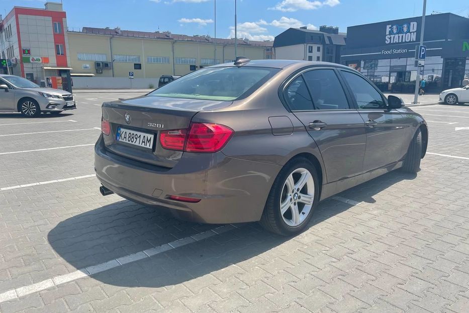 Продам BMW 328 i 2013 года в Киеве