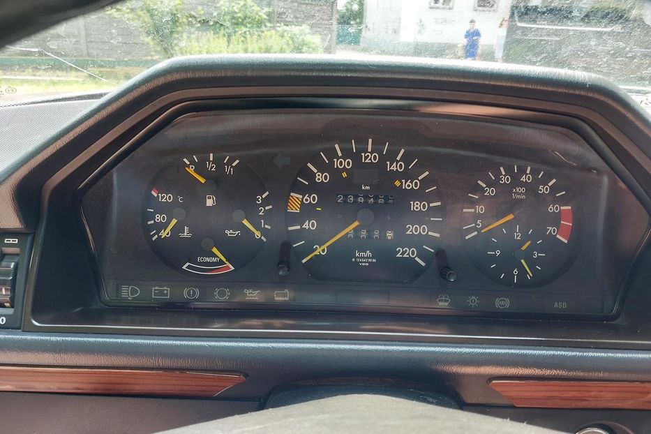 Продам Mercedes-Benz 200 1990 года в Житомире