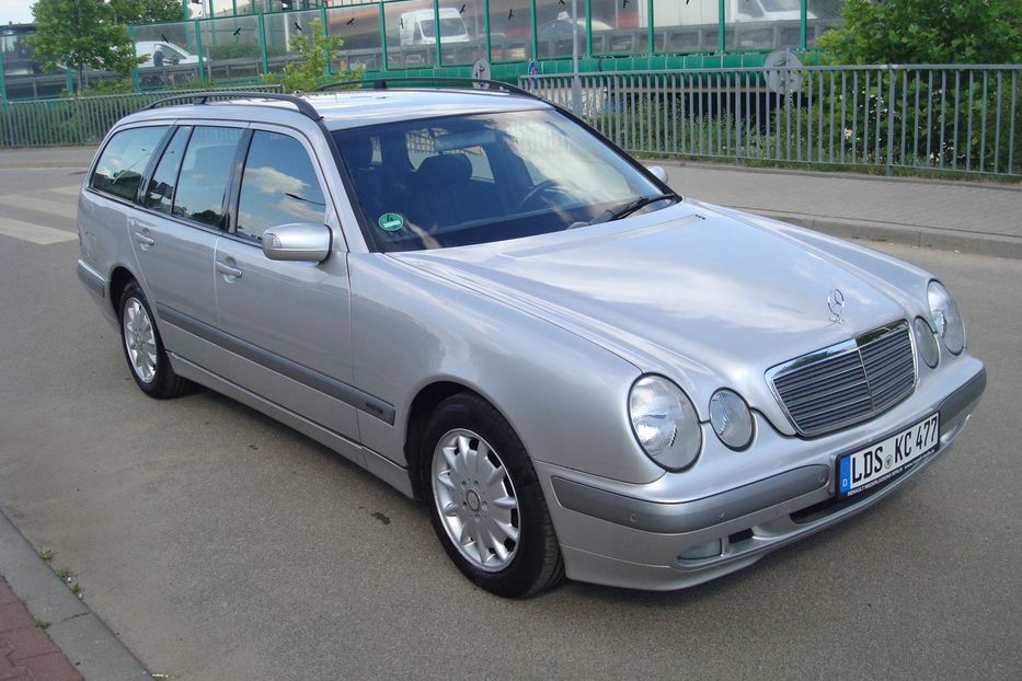 Продам Mercedes-Benz E-Class 220 2002 года в Харькове