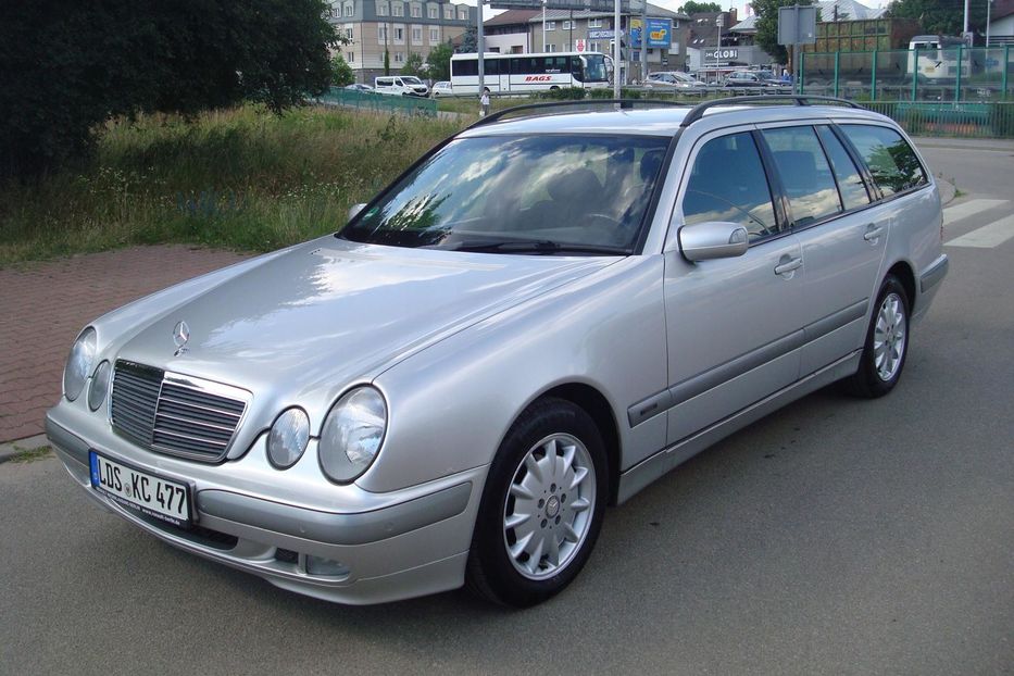 Продам Mercedes-Benz E-Class 220 2002 года в Харькове