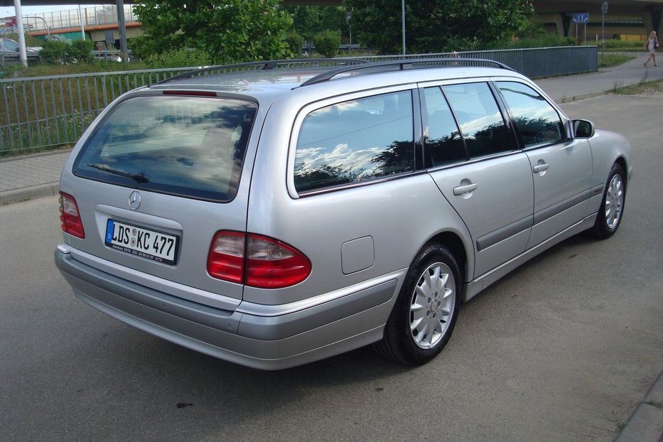 Продам Mercedes-Benz E-Class 220 2002 года в Харькове