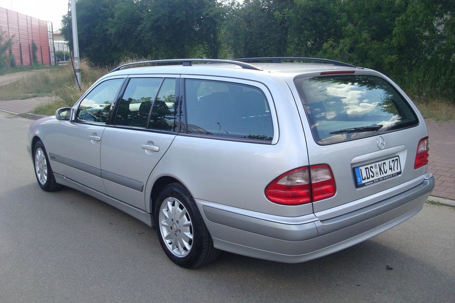 Продам Mercedes-Benz E-Class 220 2002 года в Харькове