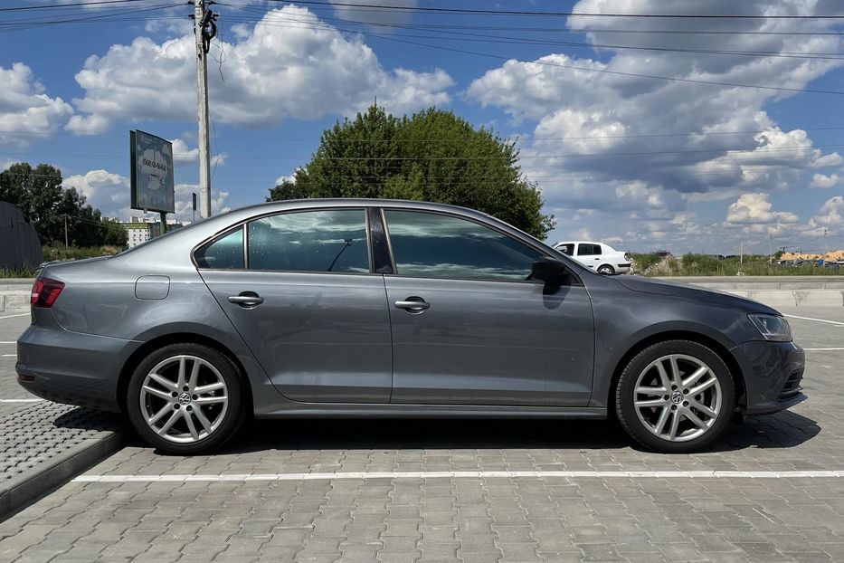 Продам Volkswagen Jetta TSI 2016 года в Киеве