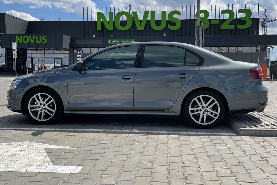 Продам Volkswagen Jetta TSI 2016 года в Киеве