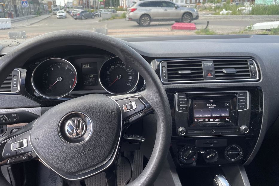 Продам Volkswagen Jetta TSI 2016 года в Киеве