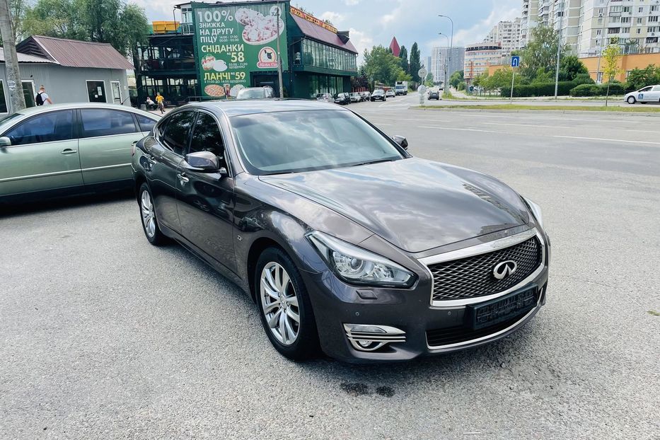 Продам Infiniti Q70 2.5 2018 года в Киеве