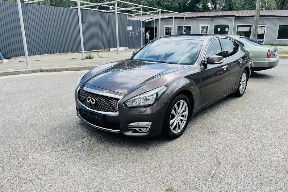 Продам Infiniti Q70 2.5 2018 года в Киеве