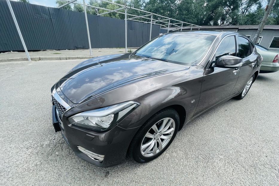 Продам Infiniti Q70 2.5 2018 года в Киеве