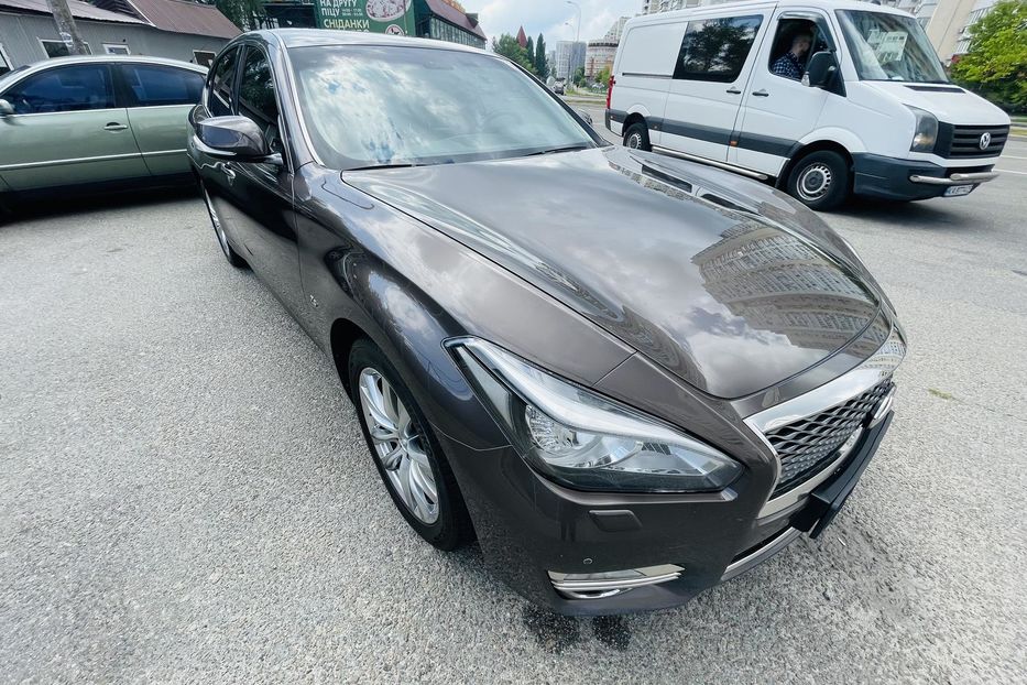 Продам Infiniti Q70 2.5 2018 года в Киеве