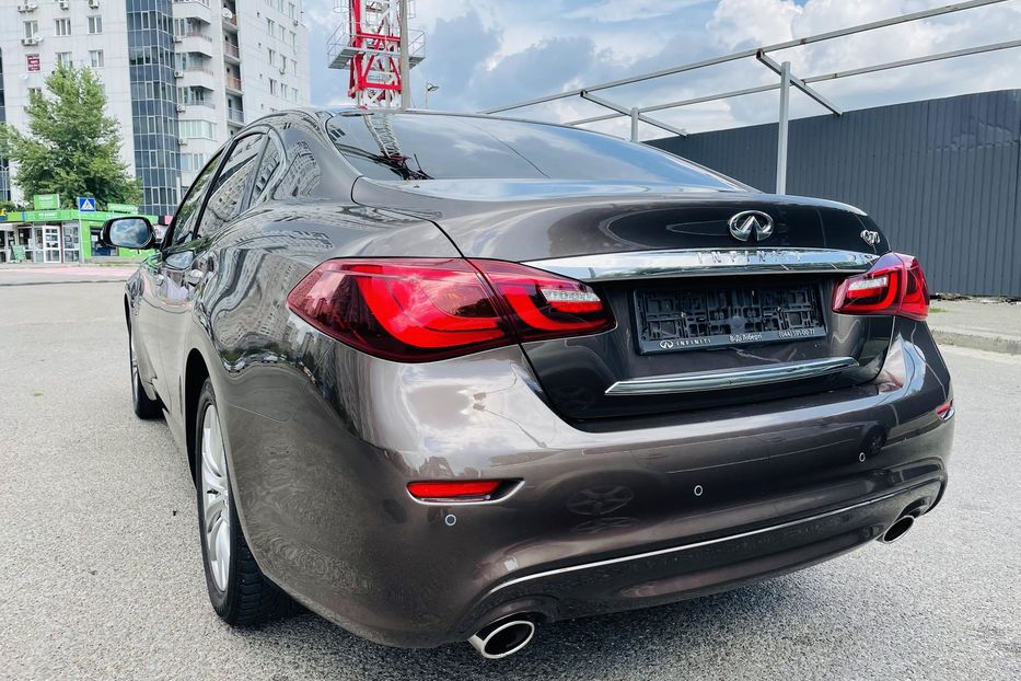 Продам Infiniti Q70 2.5 2018 года в Киеве