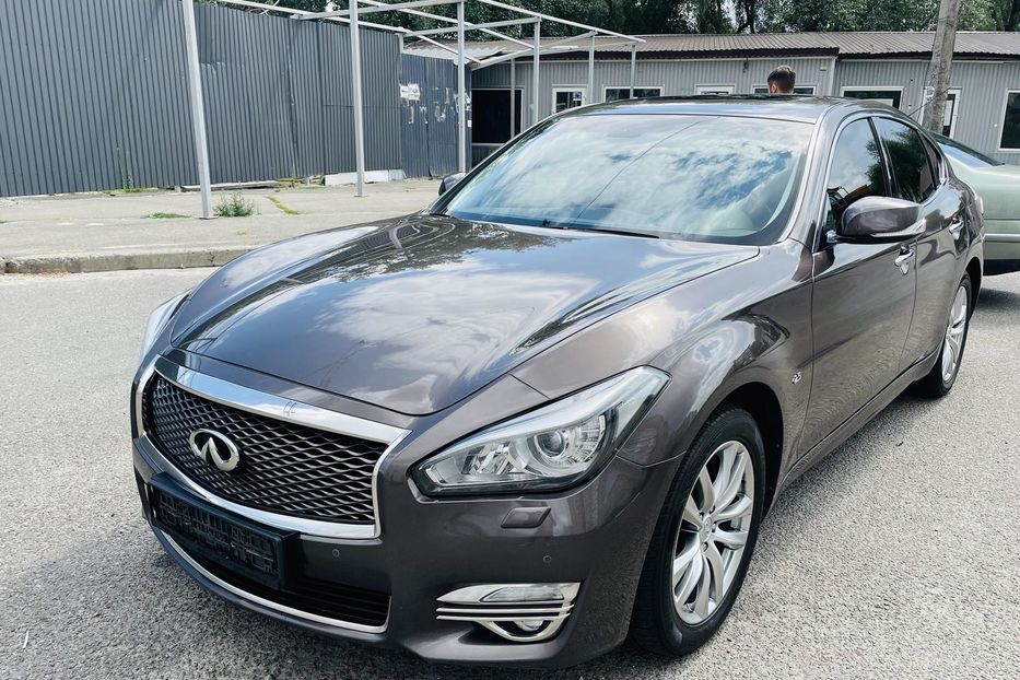 Продам Infiniti Q70 2.5 2018 года в Киеве