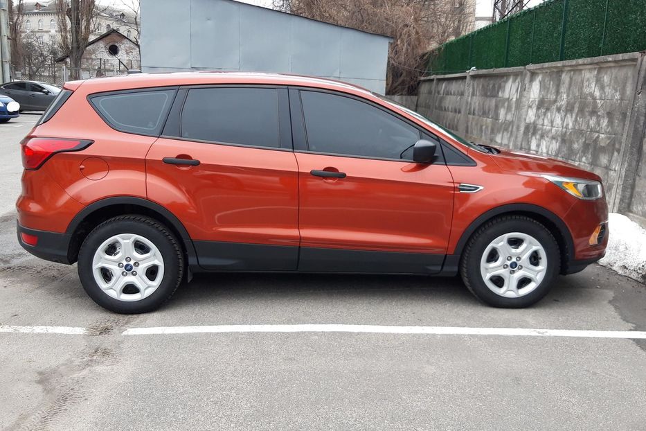 Продам Ford Escape 2018 года в Киеве