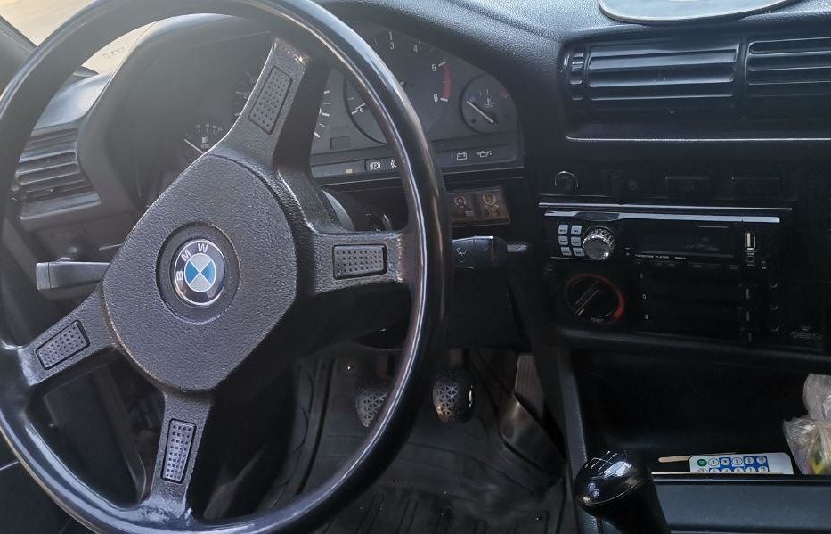 Продам BMW 325 1988 года в Одессе
