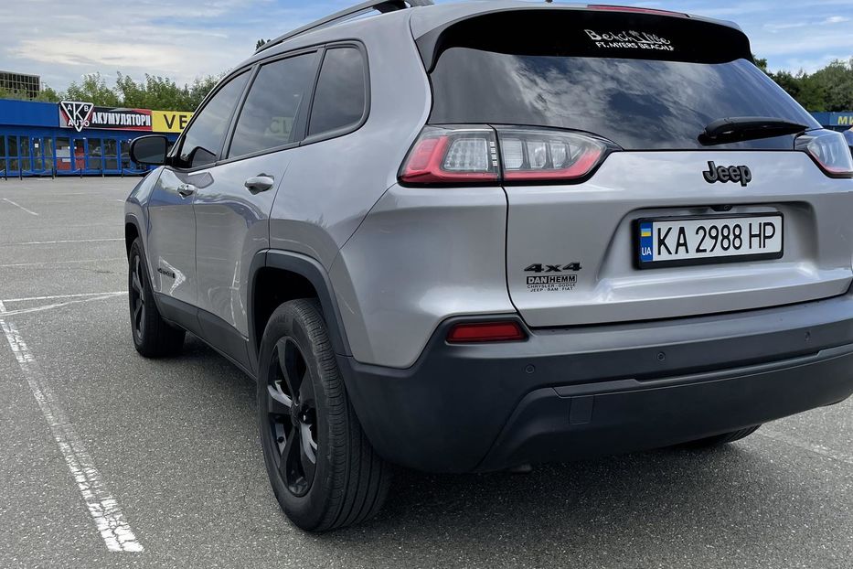 Продам Jeep Cherokee Altitude  2018 года в Киеве