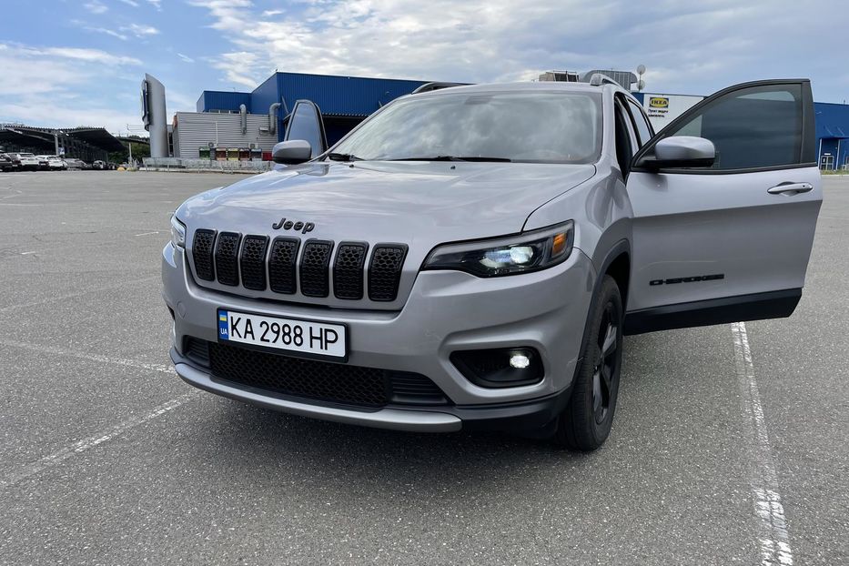 Продам Jeep Cherokee Altitude  2018 года в Киеве