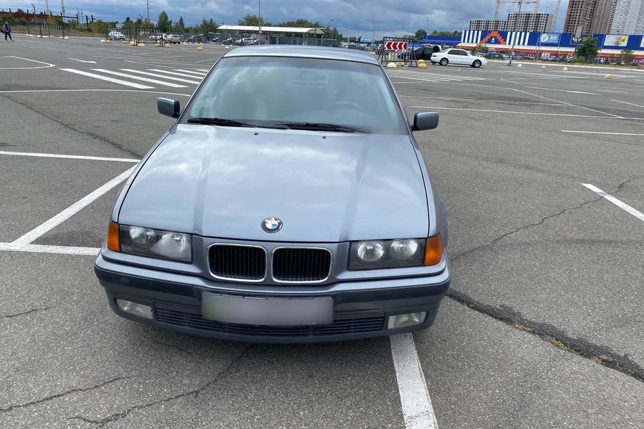 Продам BMW 320 320 1995 года в Киеве