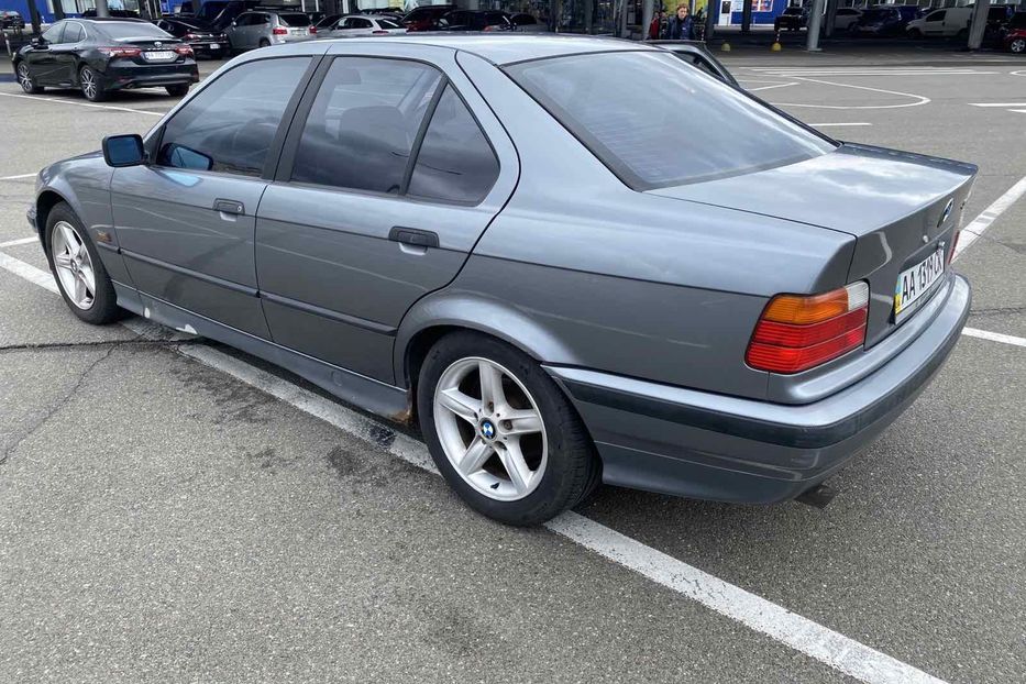 Продам BMW 320 320 1995 года в Киеве