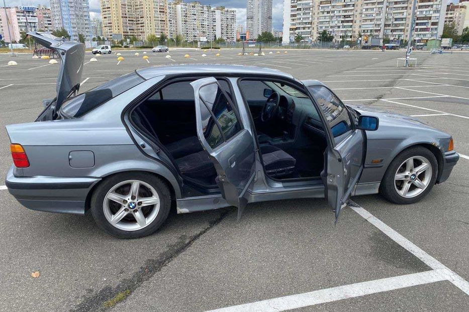 Продам BMW 320 320 1995 года в Киеве