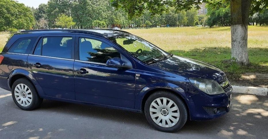 Продам Opel Astra H Station Wagon 2010 года в Ровно