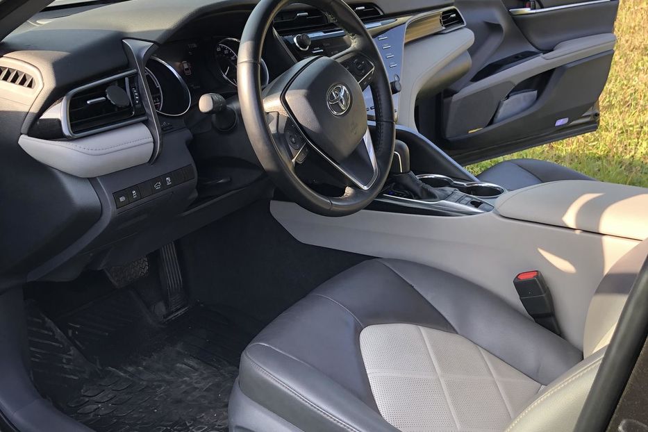 Продам Toyota Camry XLE 2019 года в Тернополе