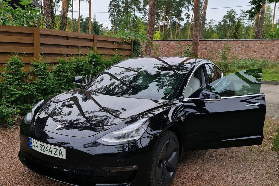 Продам Tesla Model 3 2018 года в Киеве