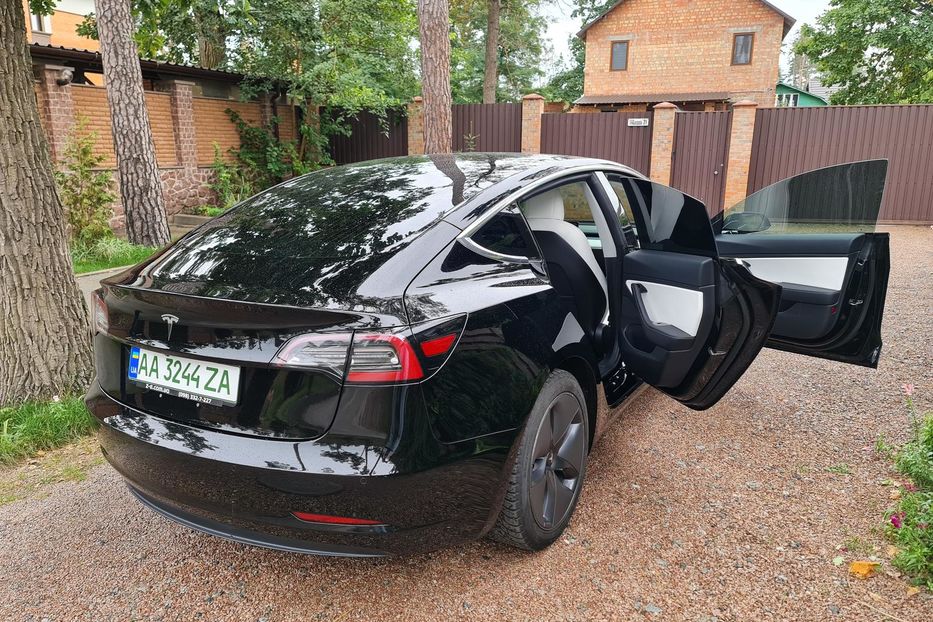 Продам Tesla Model 3 2018 года в Киеве