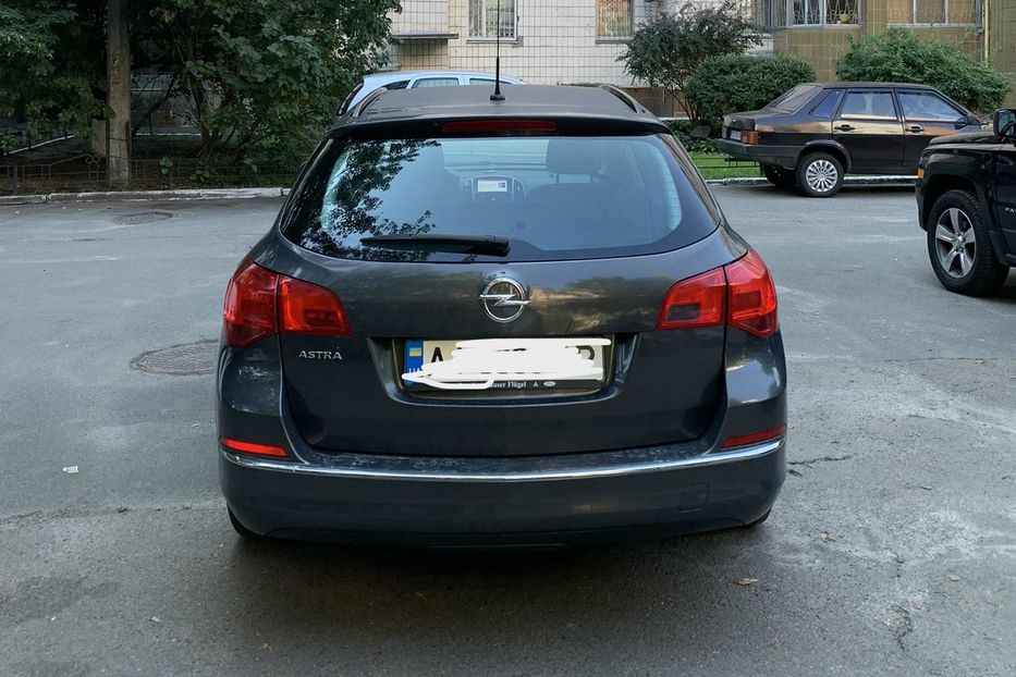 Продам Opel Astra J Sports Tourer 2014 года в Киеве