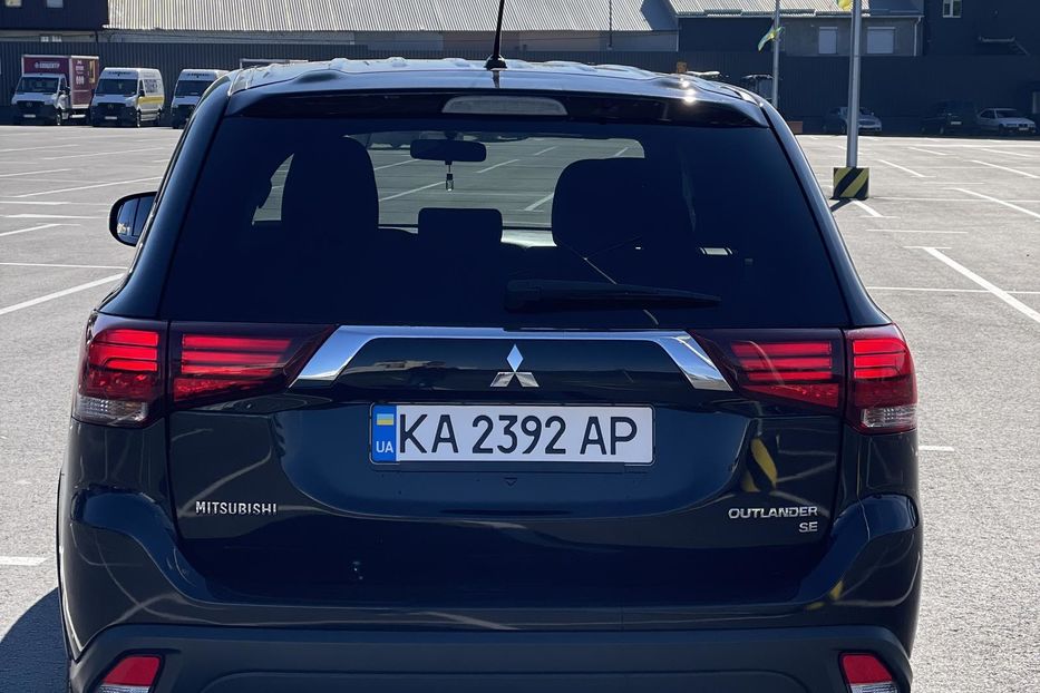 Продам Mitsubishi Outlander SE AWD 2016 года в Киеве