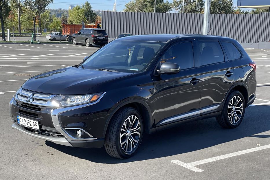 Продам Mitsubishi Outlander SE AWD 2016 года в Киеве